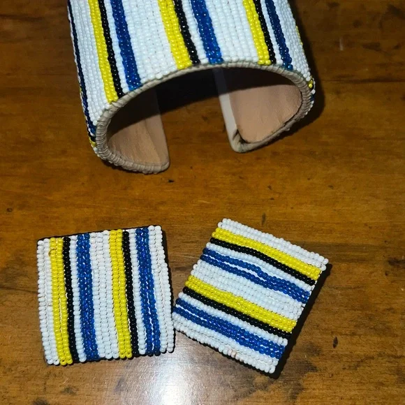 Hand Beaded Vintage Bracelet with Matching Earrings - Picture 2 of 3